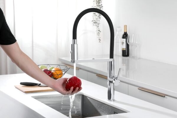 YW117-07-3 MEZCLADOR LAVAPLATOS EN BRONCE MANIJA TIPO PALANCA CUELLO ESCUALIZABLE COLOR NEGRO