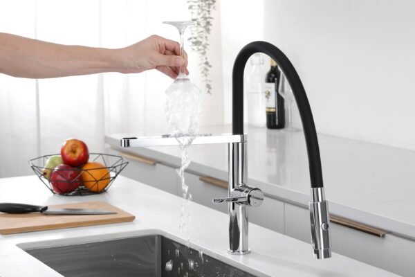 YW117-07-5 MEZCLADOR LAVAPLATOS EN BRONCE MANIJA TIPO PALANCA CUELLO ESCUALIZABLE COLOR NEGRO