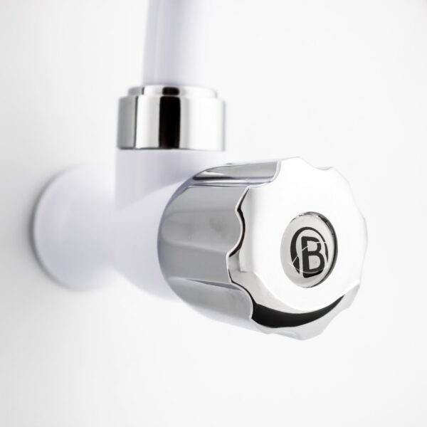 Llave Sencilla Lavaplatos de Pared en ABS Blanca y Cromada Manija Tipo Pomo