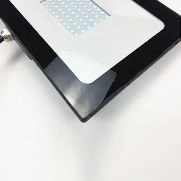 Reflector LED Exterior 50W Luz Cálida 3000K IP65 — Mercury — vista 3 Reflector LED Exterior 50W Luz Cálida 3000K IP65 — Mercury — vista 3