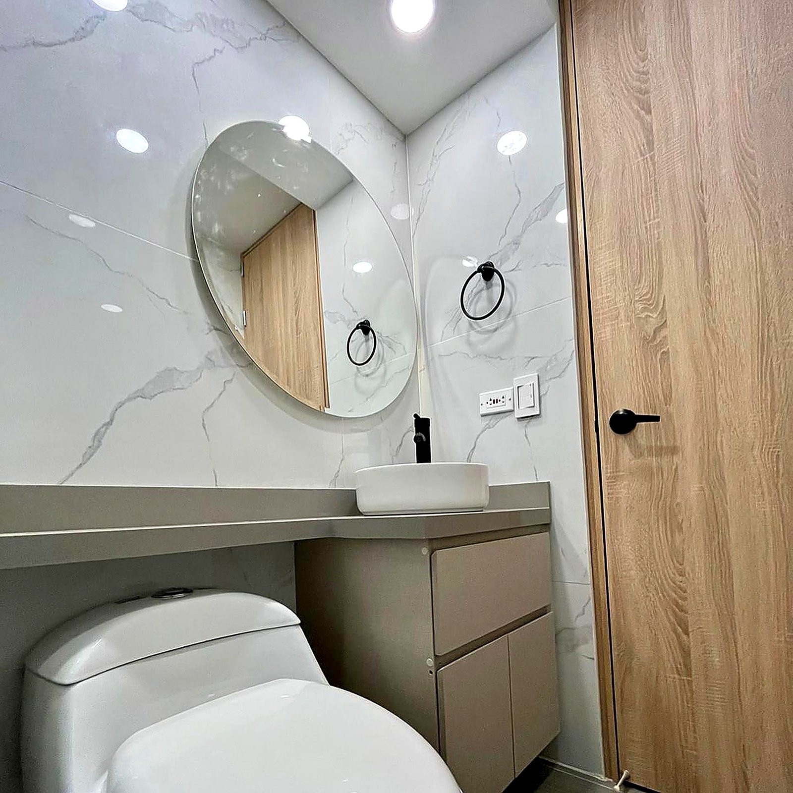 Mueble de baño con espejo, a la medida