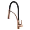 Grifería monocontrol con rociador para lavaplatos Sovrano Cigno SVR1051 en oro rosa texturizado, con cuello flexible Grifería monocontrol con rociador para lavaplatos Sovrano Cigno SVR1051 en oro rosa texturizado, con cuello flexible