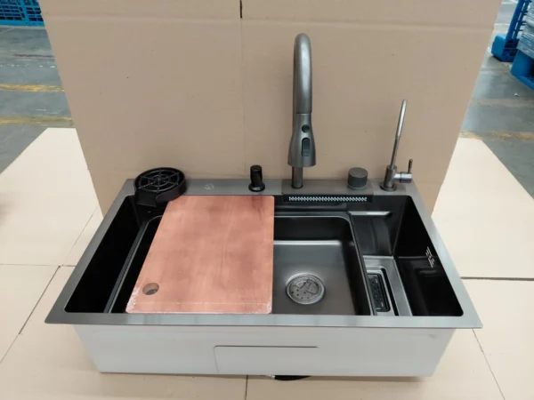 Poceta Sovrano SVR1155 negro nano con la tabla de picar encima y la cubeta con colador Poceta Sovrano SVR1155 negro nano con la tabla de picar encima y la cubeta con colador