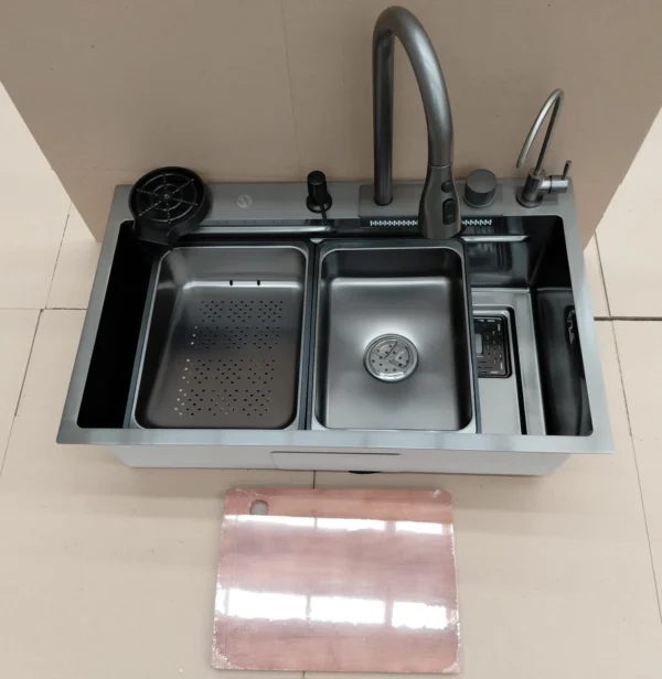 Poceta Sovrano SVR1155 negro nano armada con cubetas, lavavasos, jabón, cascada, grifo extraíble y tabla de picar Poceta Sovrano SVR1155 negro nano armada con cubetas, lavavasos, jabón, cascada, grifo extraíble y tabla de picar